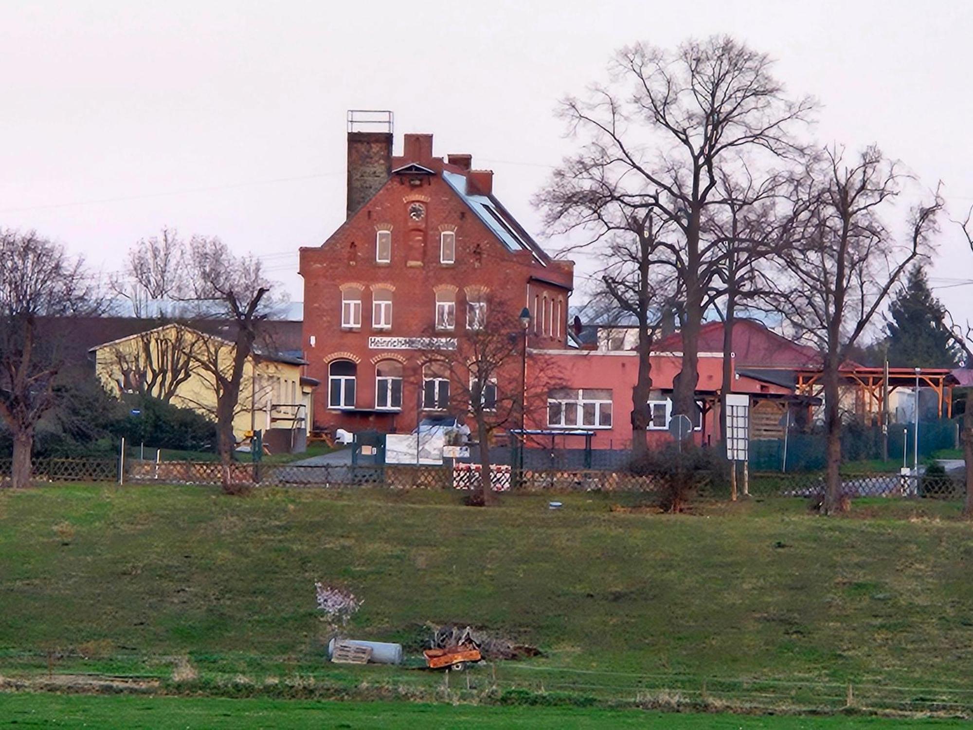 Gaestewohnung Heinrich Heine Schule Bad Dürrenberg Exterior foto